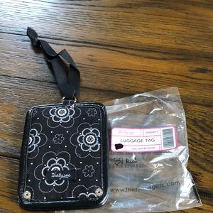 NWT Thirty-One Luggage Tag in Onyx Blossom